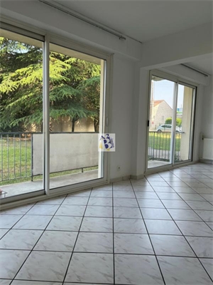 t3 à la location -   16800  SOYAUX, surface 82 m2 location t3 - UBI476282093